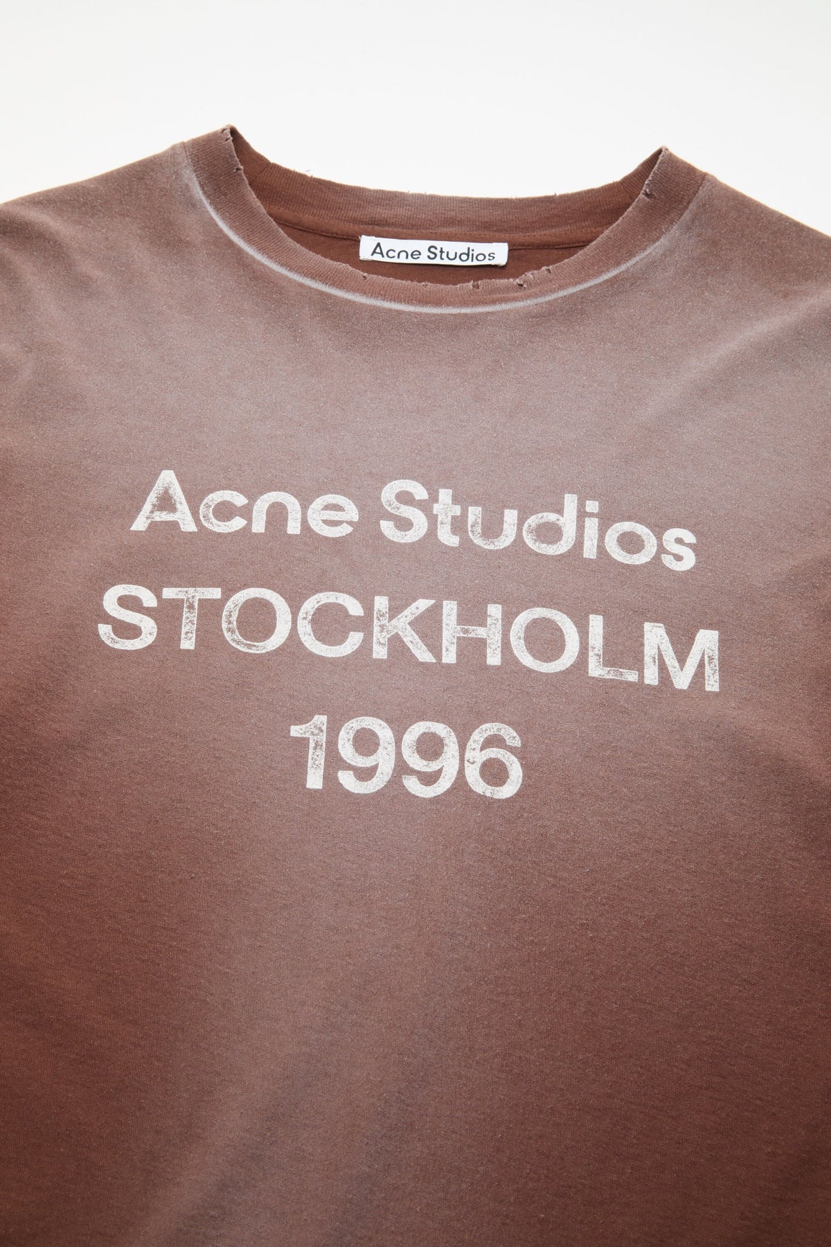 ACNE STUDIOS STOCKHOLM 1996 LONG-SLEEVE T-SHIRT — CHOCOLATE BROWN — detail