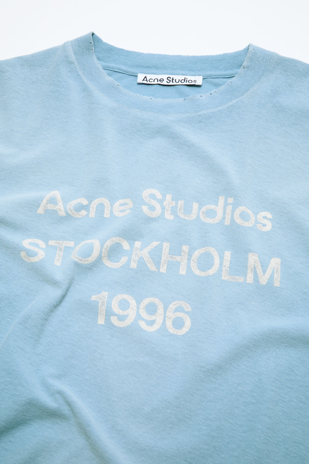 ACNE STUDIOS STOCKHOLM 1996 LONG-SLEEVE T-SHIRT — CORNFLOWER BLUE — detail