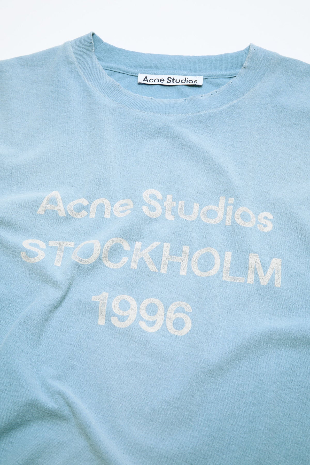 ACNE STUDIOS STOCKHOLM 1996 LONG-SLEEVE T-SHIRT — CORNFLOWER BLUE — detail