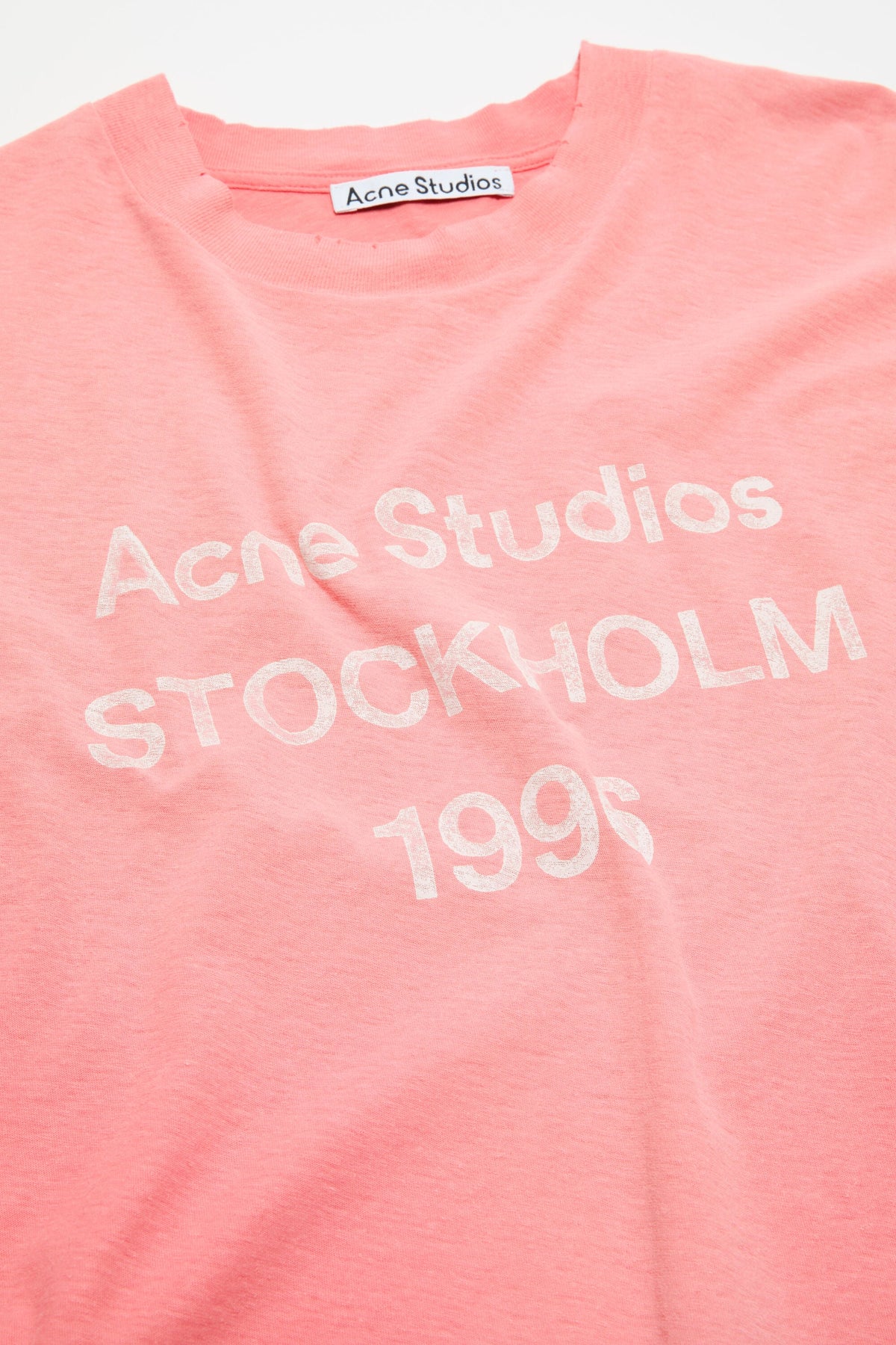 ACNE STUDIOS STOCKHOLM 1996 LONG-SLEEVE T-SHIRT — TANGO PINK — detail
