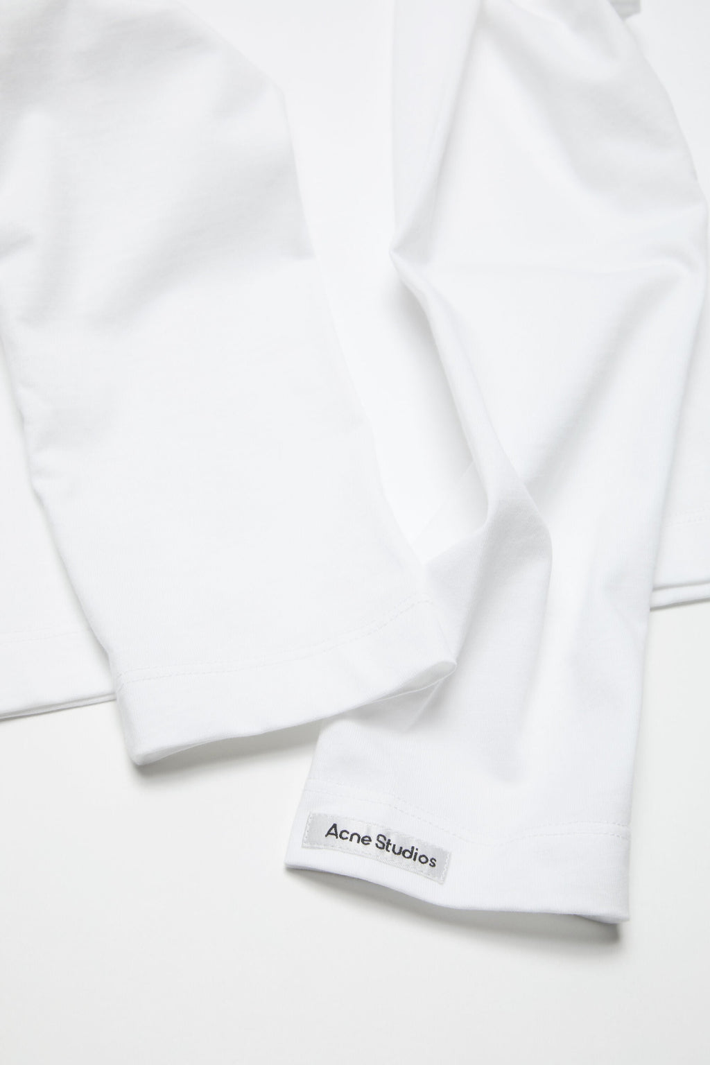 ACNE STUDIOS SATIN LABEL LONG-SLEEVE T-SHIRT — OPTIC WHITE — detail