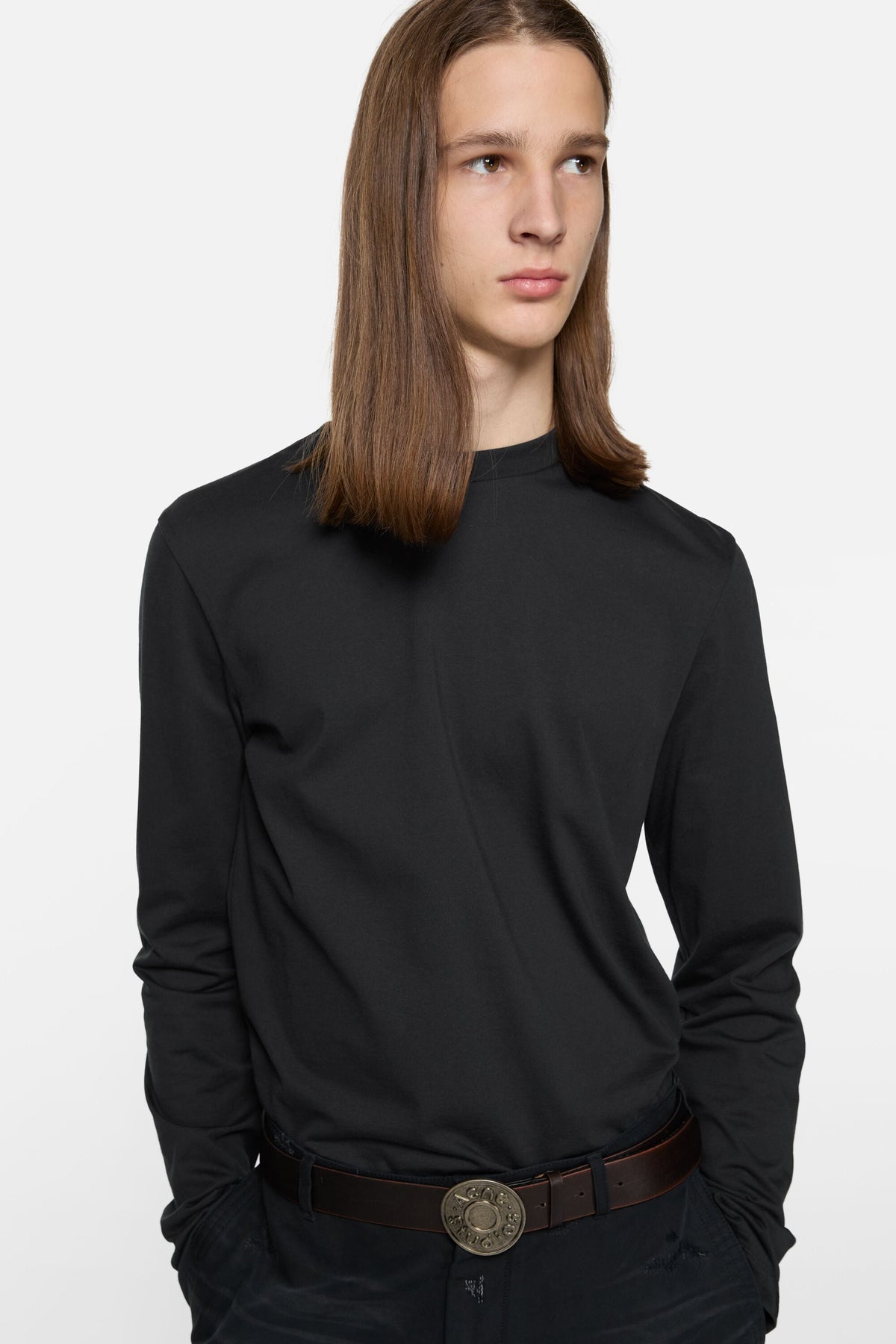 ACNE STUDIOS SATIN LABEL LONG-SLEEVE T-SHIRT — BLACK — styled view